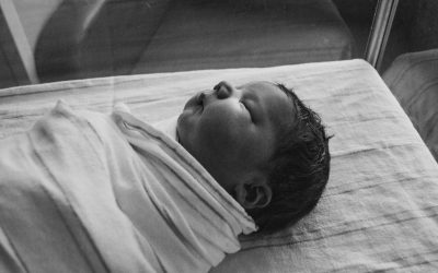 How do I decide how long to stay in the hospital after my baby is born?